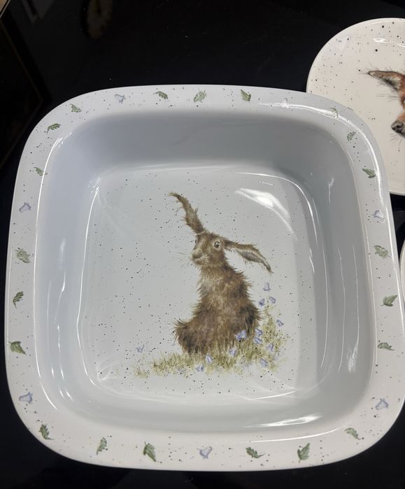 Елитен британски порцелан Royal Worcester-Wrendale Designs. Тава за печене с две чинийки