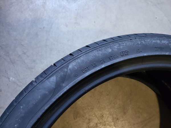 325/30/23//285/35/23 PIRELLI Lamborgini Urus