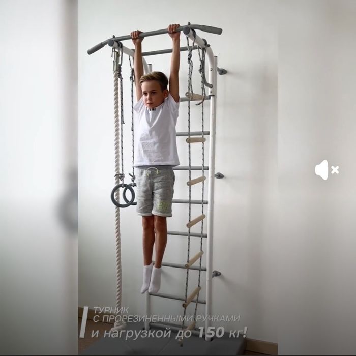 НОВАЯ!!!   ПРОДАМ  шведскую-лестницу -турник