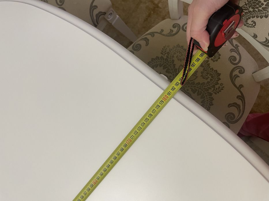 Продается белый стол