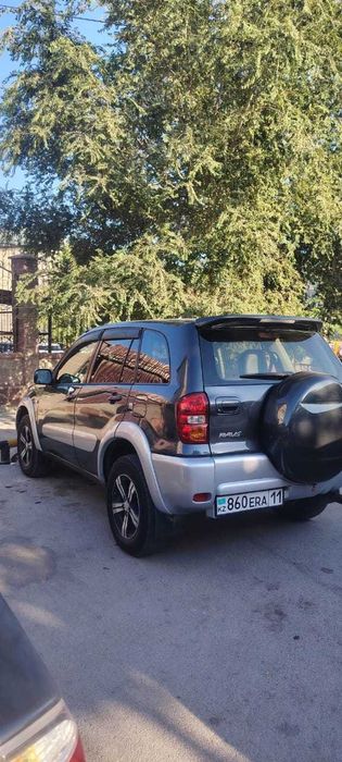 Автомобиль Toyota Rav 4