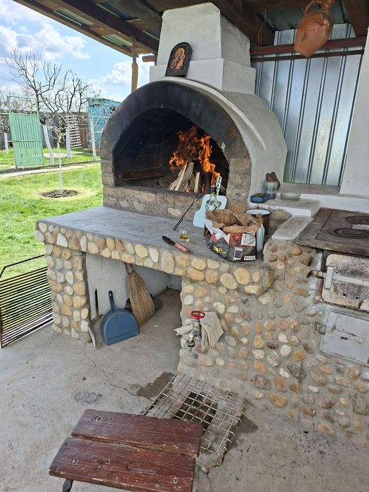 Grădina celor 100 de trandafiri