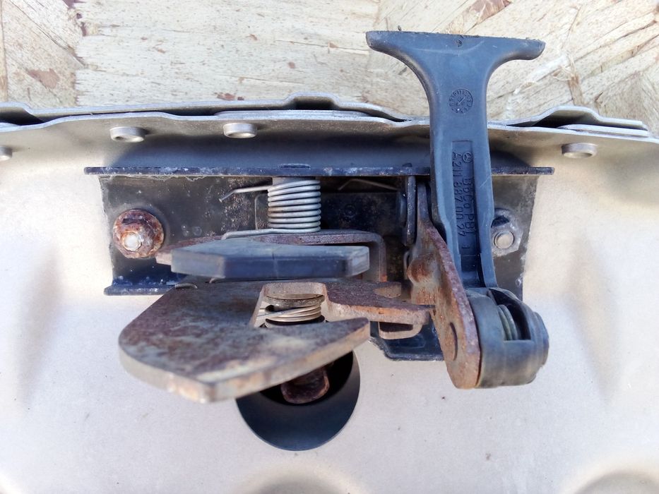 Капот на Мерседес W211