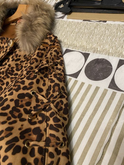 Дамски тренчкот с яка от естествен косъм