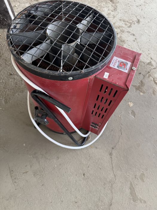 Продам электрическую тепловую пушку (тепловентилятор).