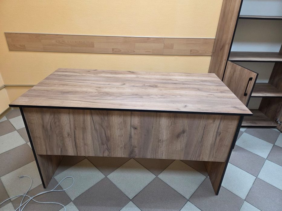 Продам стол состояние новый
