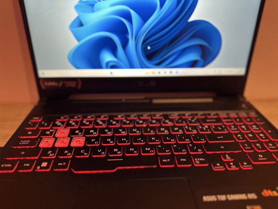 Продавам лаптоп asus