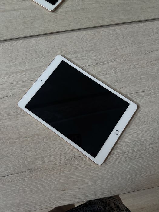 Продам Ipad 10/2  ( 2020 )