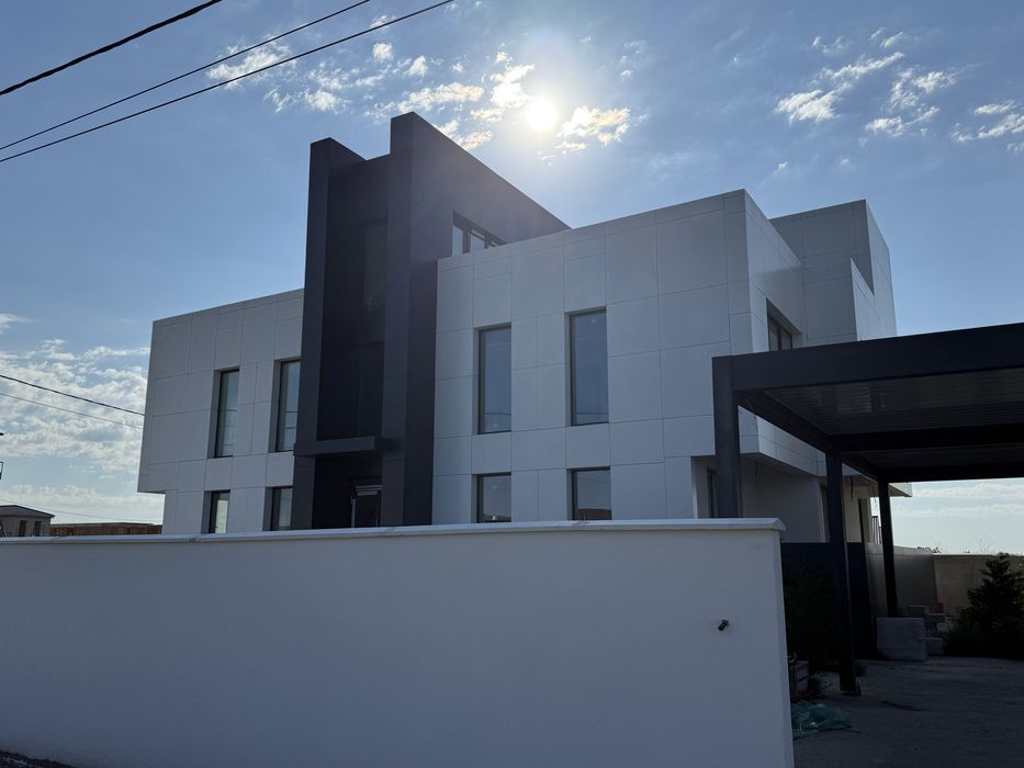 Vand Penthouse pe 2 nivele cu 5 camere -Pompa Caldura-Fatada Ventilata