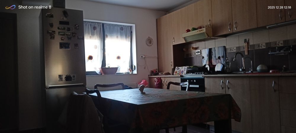 Închiriez studio