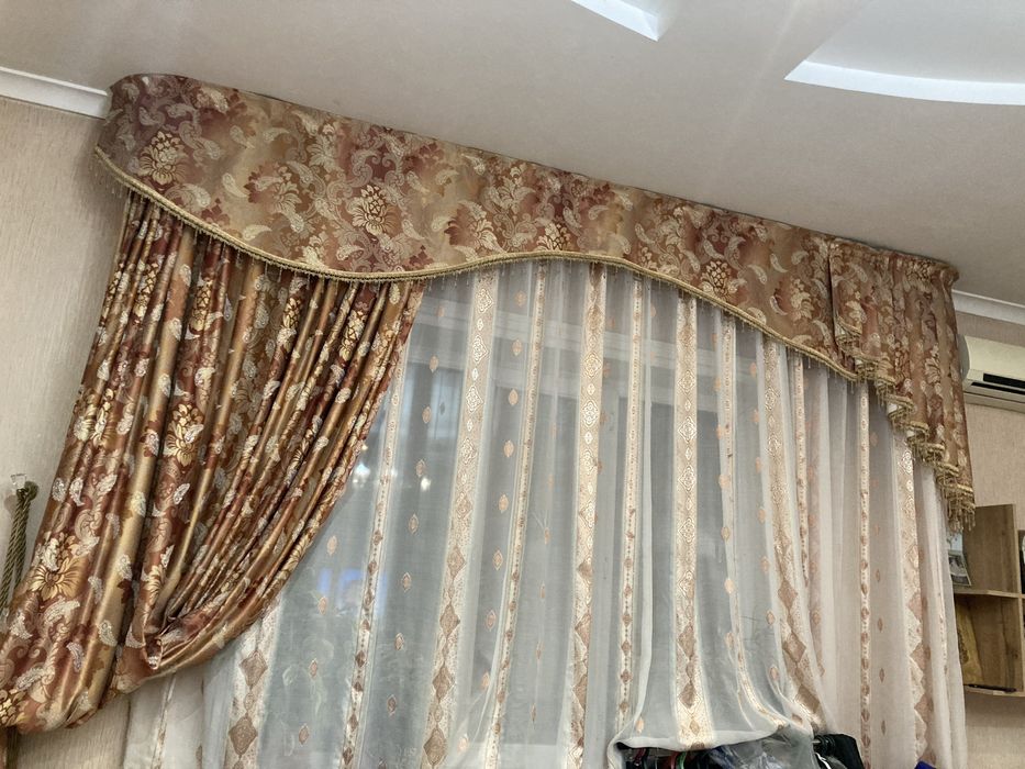 Шторы для холла в отличном состоянии