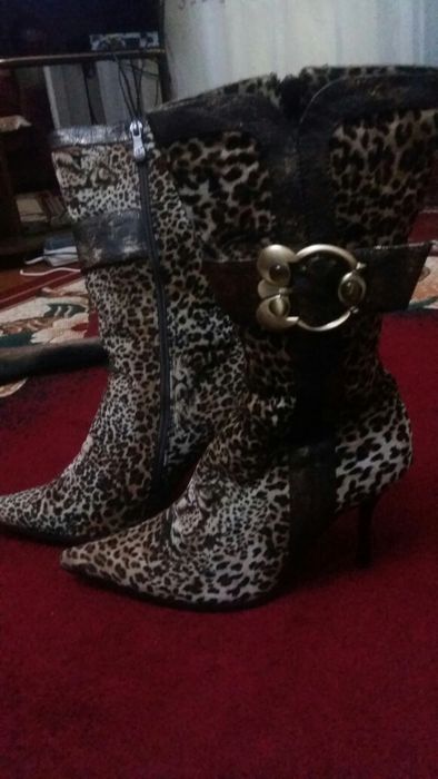 Продаю красивые сапожки.