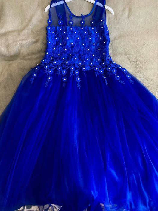 Платье нарядное 140