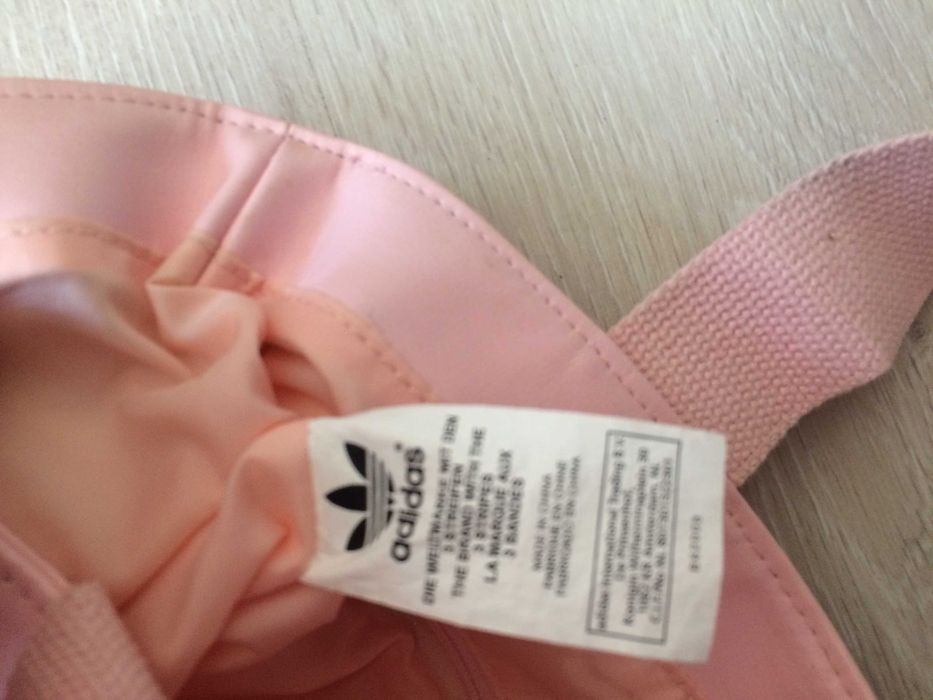 Розова сладурска  чанта Adidas.