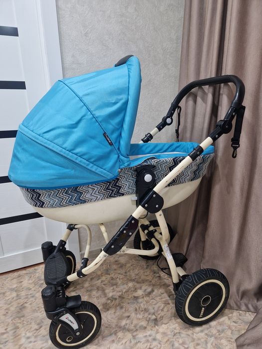 Продам коляску 3 в 1