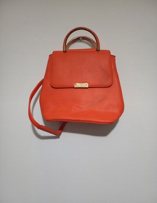 Geanta fete stare perfecta ca noua
- latimea 30 cm
- inaltimea 30 cm
Dispune de buzunar interior cu fermoar