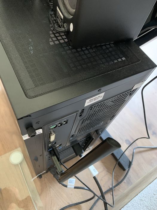Геймърски дизайнерски компютър Ryzen 7 RAM 32 с екран на 19 месеца неизползван като нов