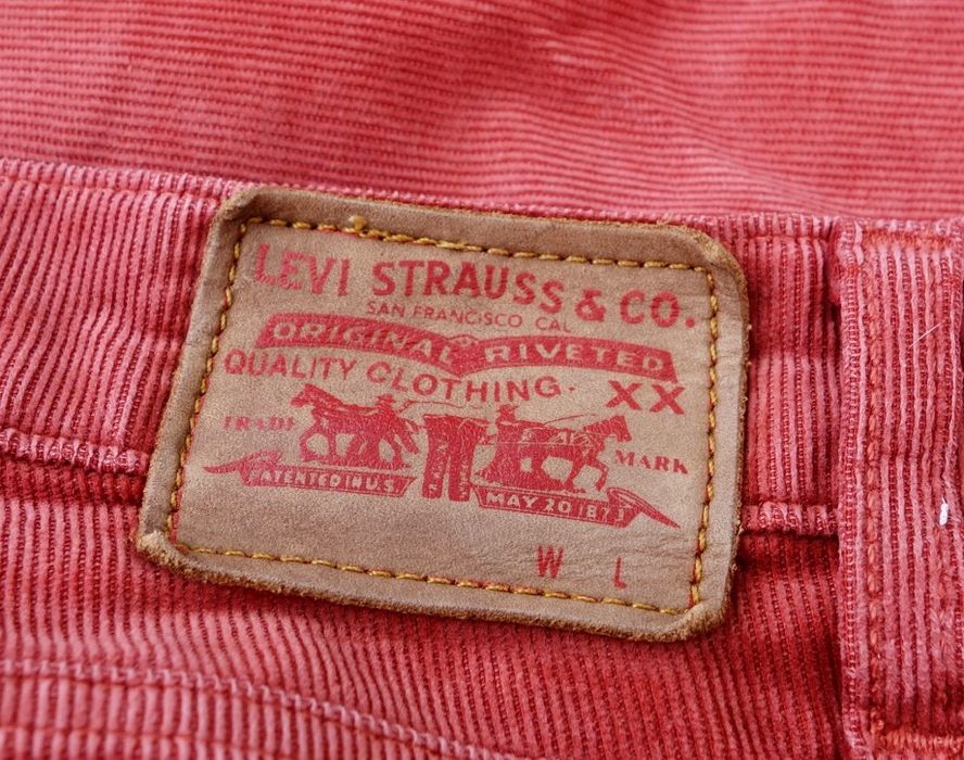 Evazati blugi si raiati
