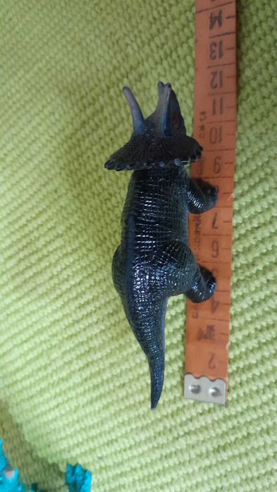 Pachet 6 dinozauri colorati diferite specii