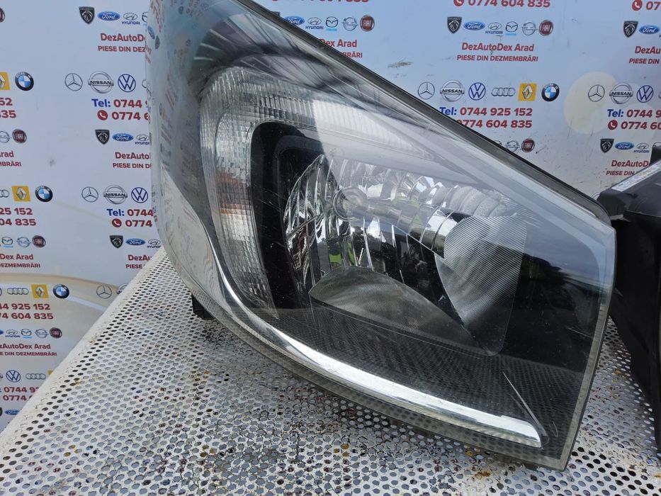 Far Renault Trafic 2014-2020 Opel Vivaro Nissan nv300 faruri stânga dreapta Europa