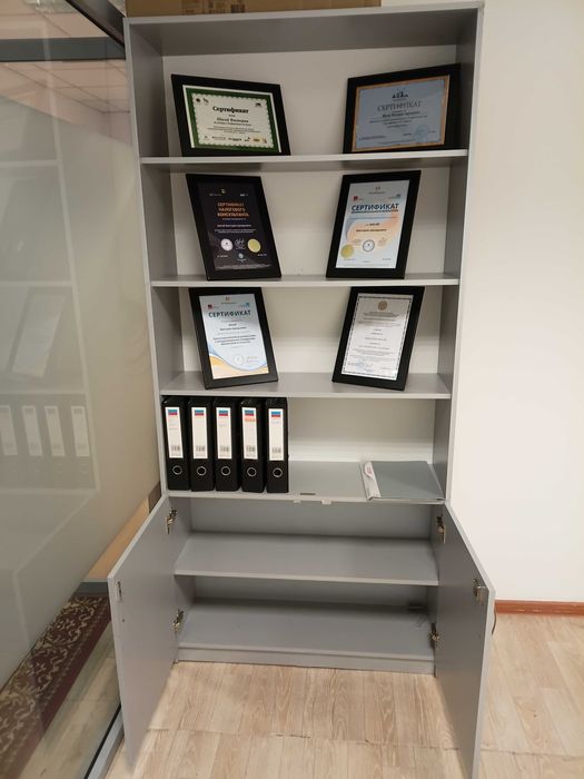 Офисный стол, шкафы