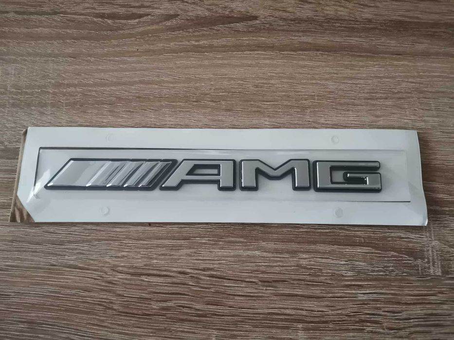 Mercedes Benz AMG сребриста емблема с черен кант
