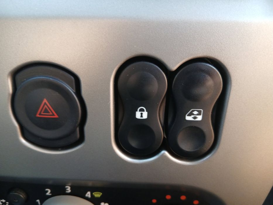 Buton blocare usi Dacia Sandero [Fabr 2008-2012] OEM