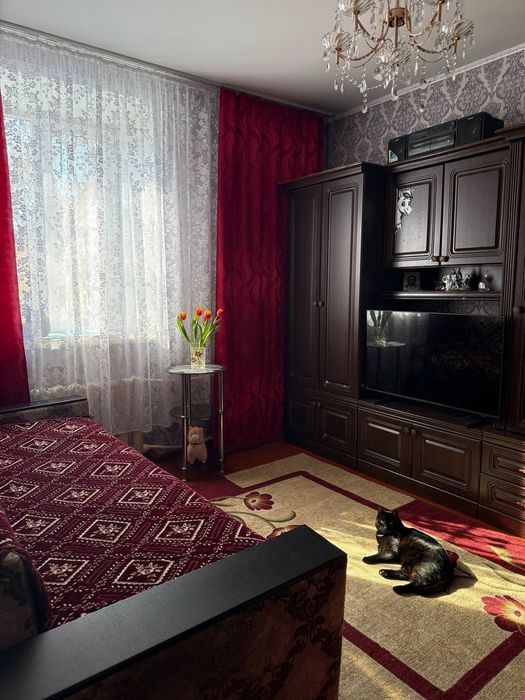 Продам двух-комнатную в р-не ДКМ