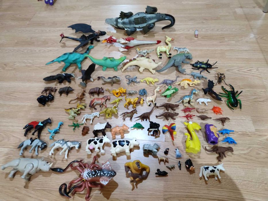 Животные и насекомые. Игрушки резина и пластмасс.