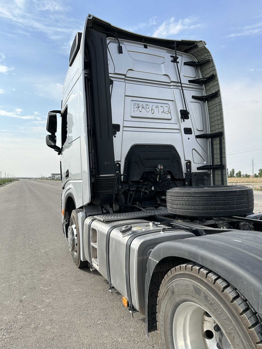 Абсолютно новый тягач Shacman X6000 6/4