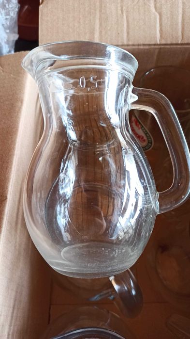 Продавам пепелници и стъклени кани