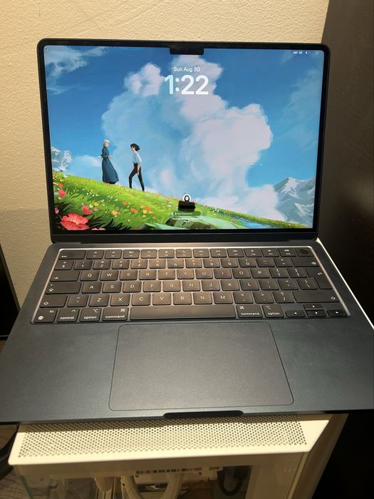 MacBook M2 13” cu garantie