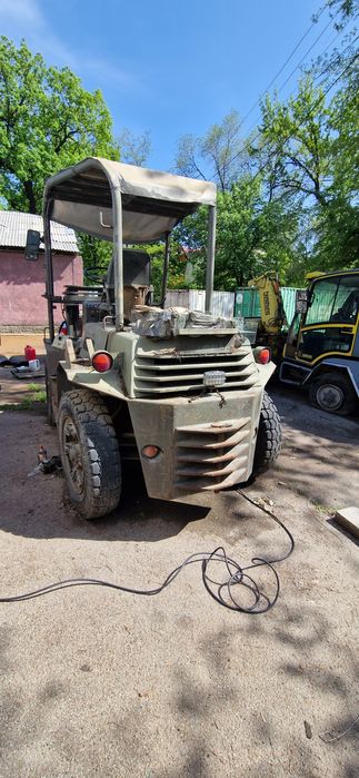 Вилочный погрузчик военый