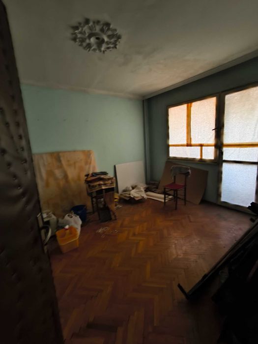 Продава се Тристаен апартамент в Плевен, Дружба 2 - 98 кв.м за 919 €/кв.м - Снимка #3