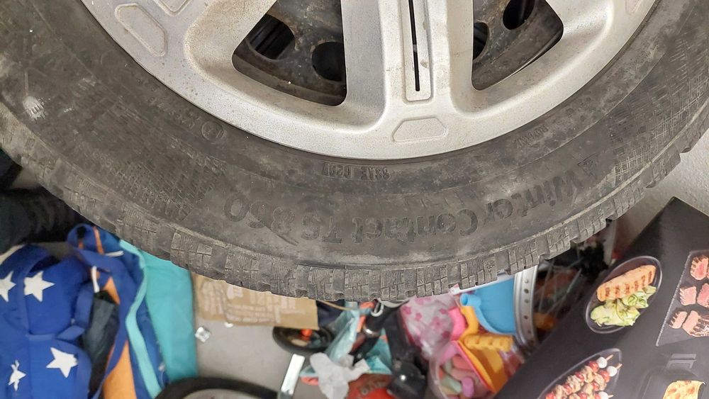 Зимни гуми с джанти 15" за BMW (5x120) – Continental TS860 + Тасове