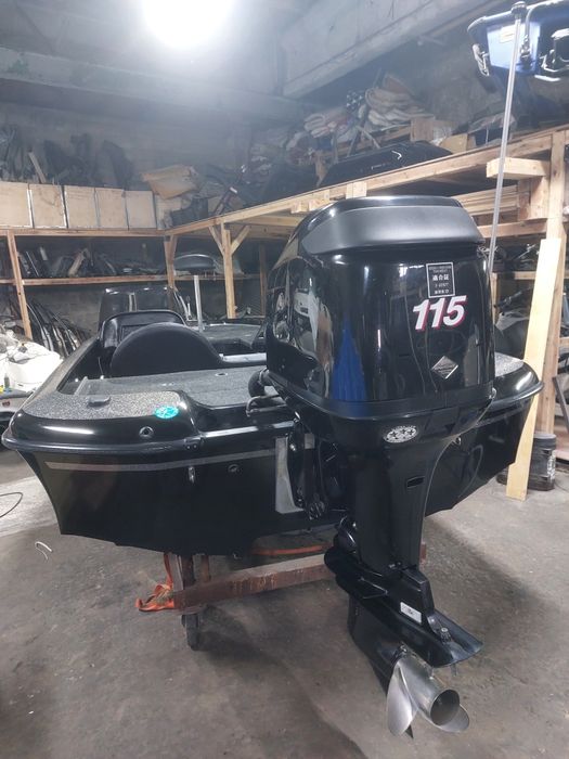 Лодка Cobra basboat