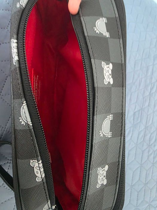 Несесер Sprayground "Gray peeking character"