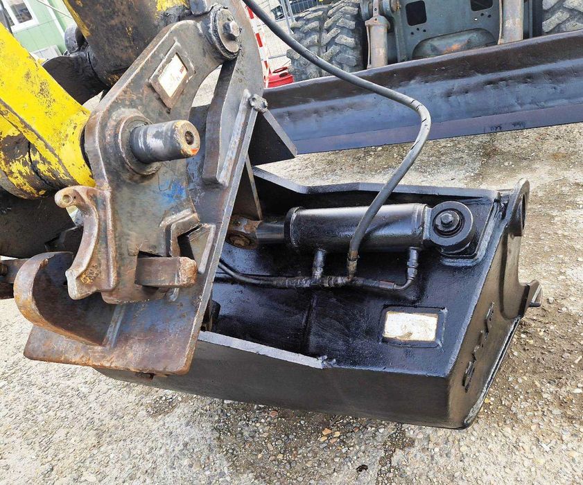 excavator Komatsu PW130