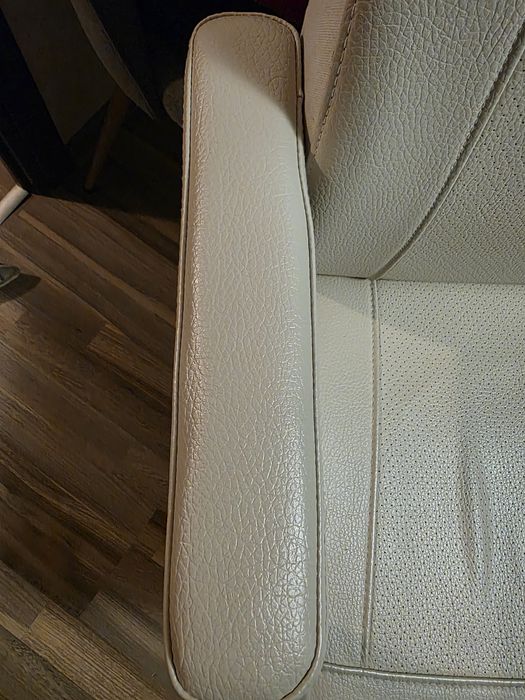 Scaun de birou reglabil - crem / bej ca nou