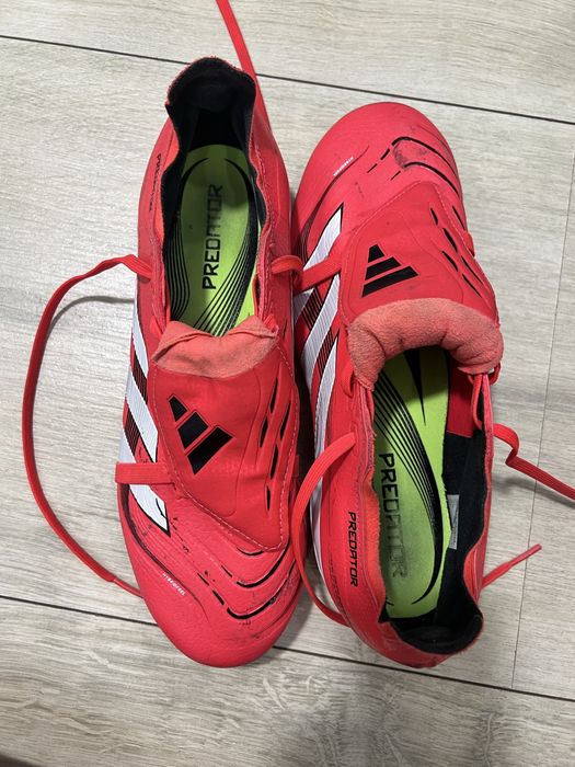 Футболни обувки adidas Predator