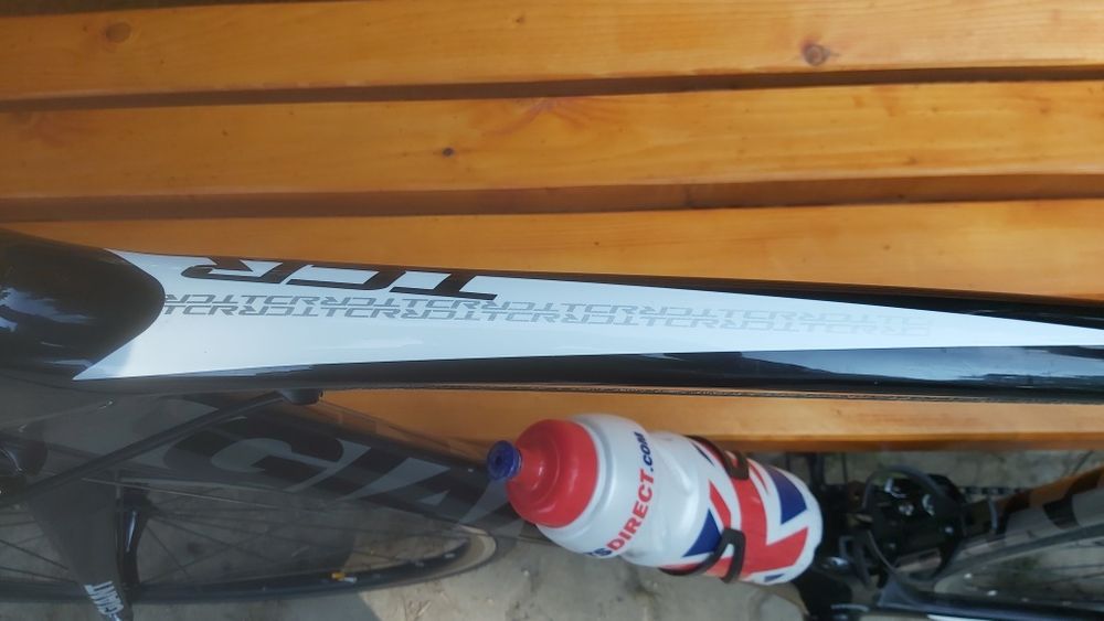 Vând bicicleta de șosea Giant TCR