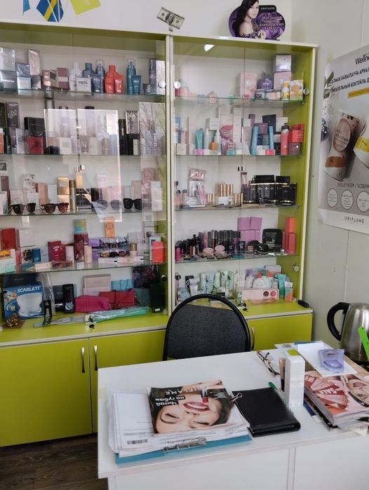 Шкафы витринные,офис