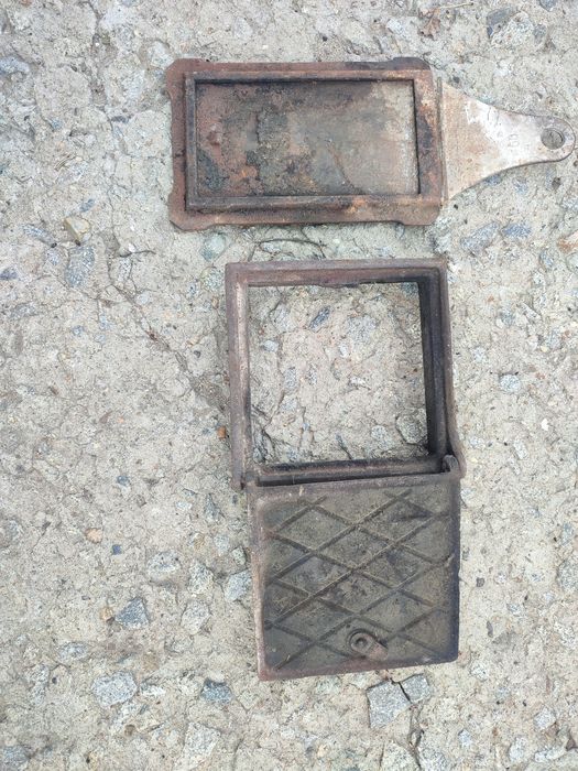 Продам чугунные дверки ,,заслонки