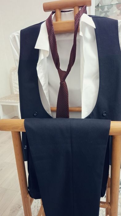 Продам костюм троика