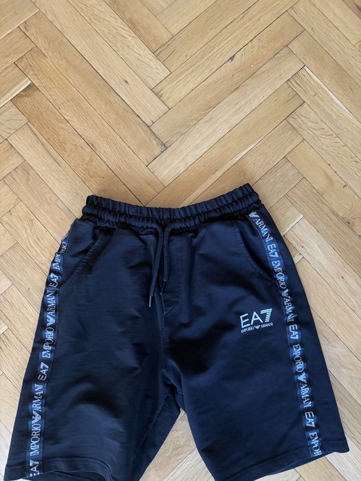 Продавам дрехи Karl Lagerfeld Emporio Armani