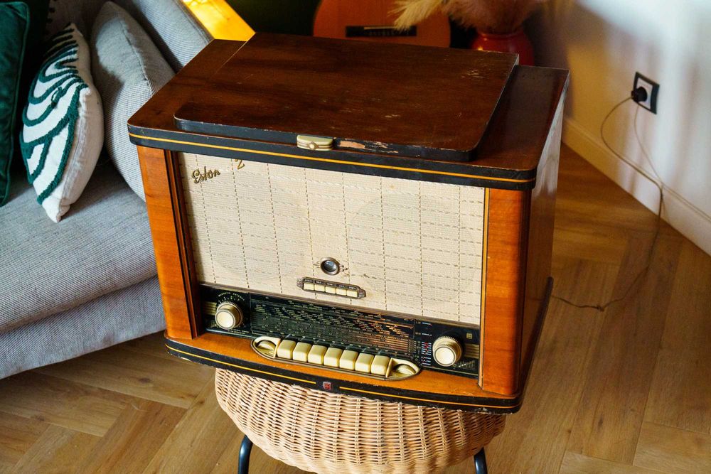 Ретро радио грамофон Естония 2, антикварно