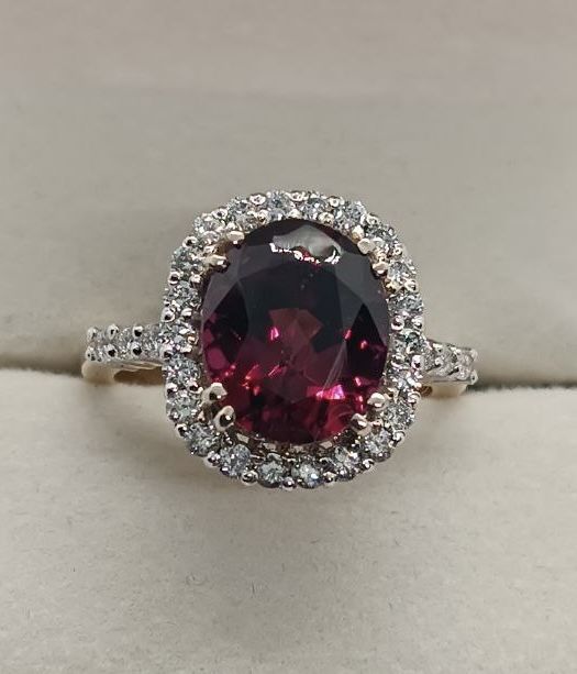 Кольцо с гранатом и бриллиантами