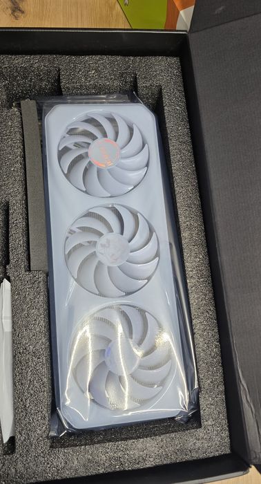 Placa video Nvidia4060, 8 GB memorie, ediție limitată pentru gaming