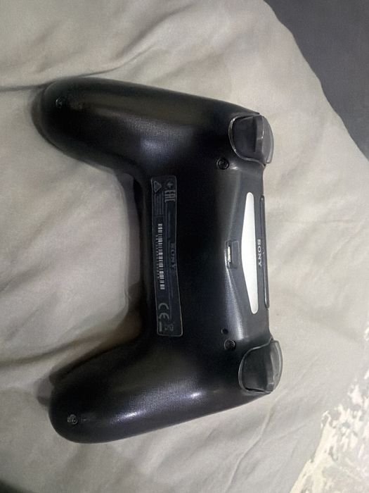 Оригинальный геймпад от Playstation 4.