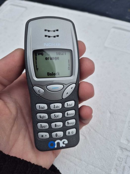 Nokia 3210 impecabil ca NOU